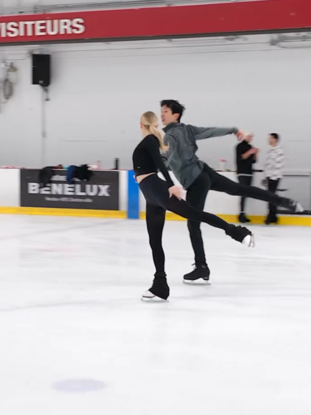 @𝐄𝐦𝐢𝐥𝐲'𝐬 ❄️