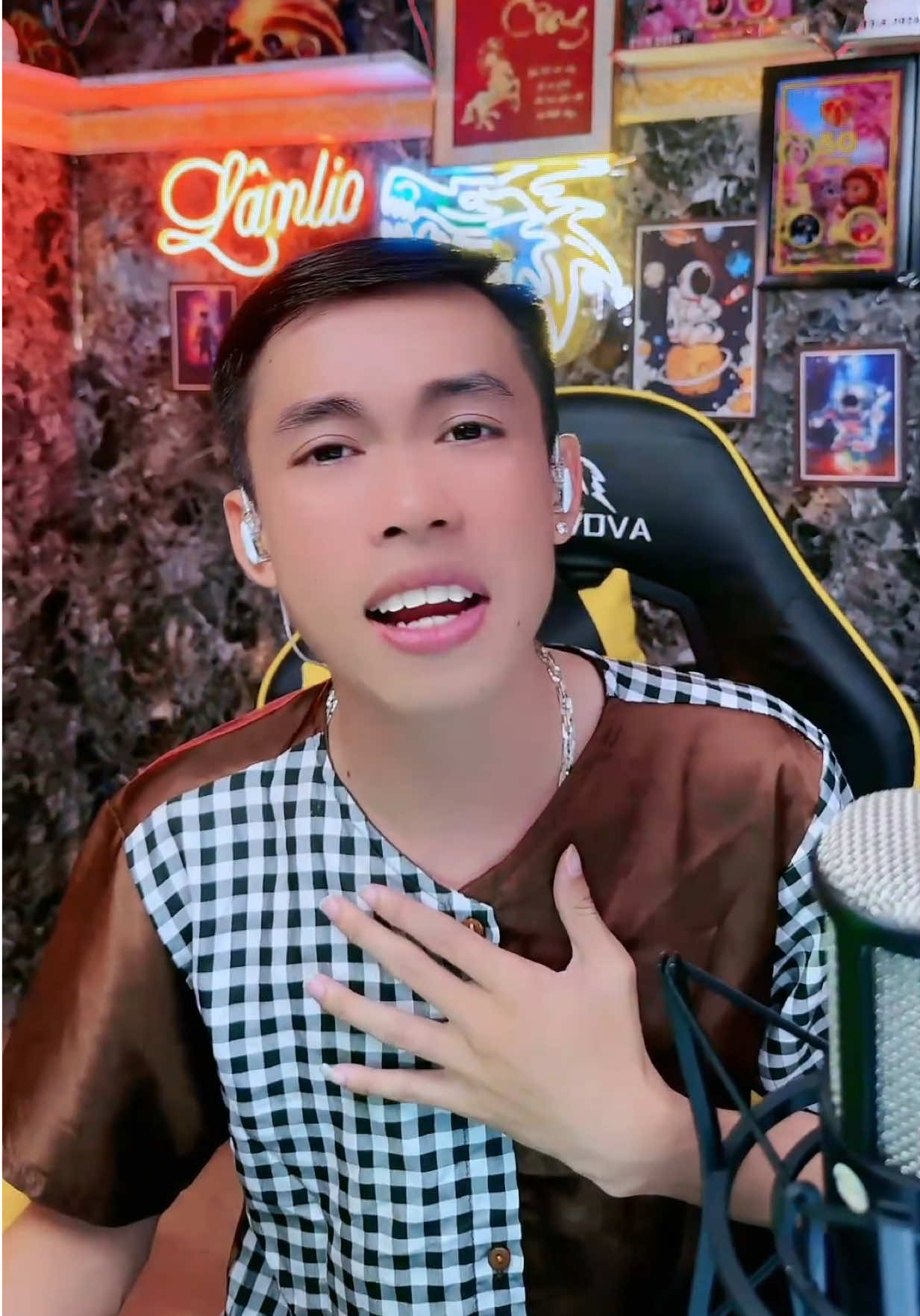 @Lâm li o Tẽn Tẽn