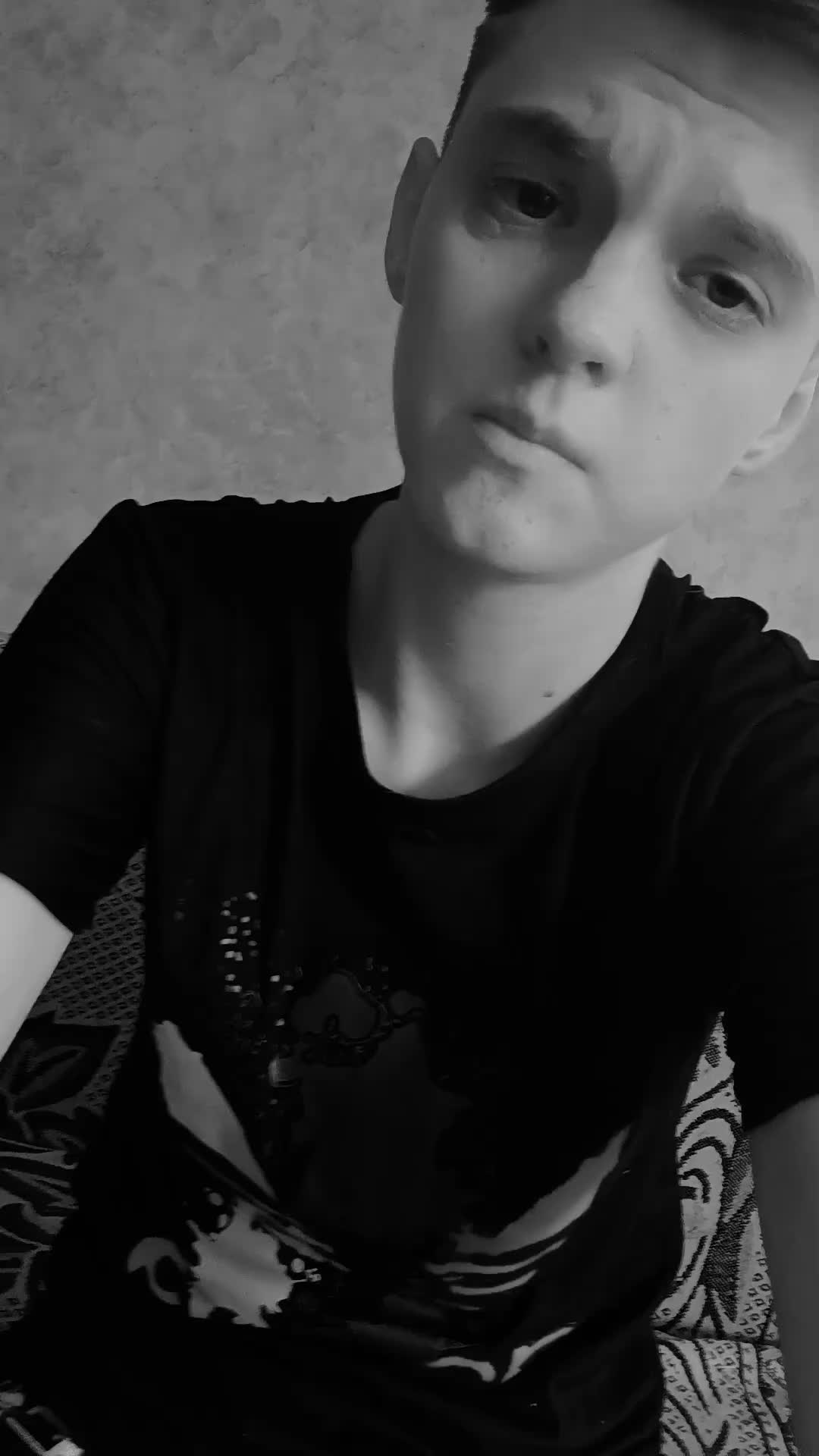 @𝓑𝓻𝓸𝓴𝓮𝓷 𝓗𝓮𝓪𝓻𝓽♡