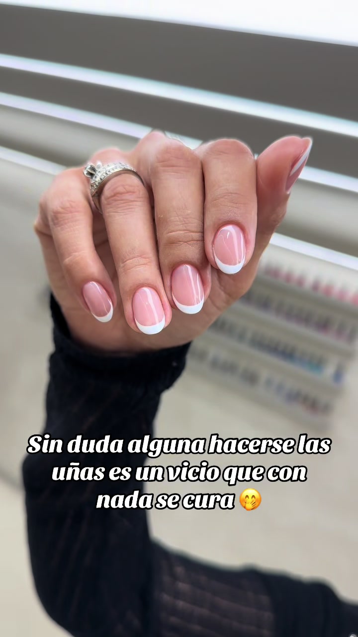 @karolnailsstudio_