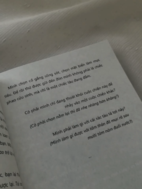 @m&ecirc; s&aacute;ch hơn m&ecirc; crush