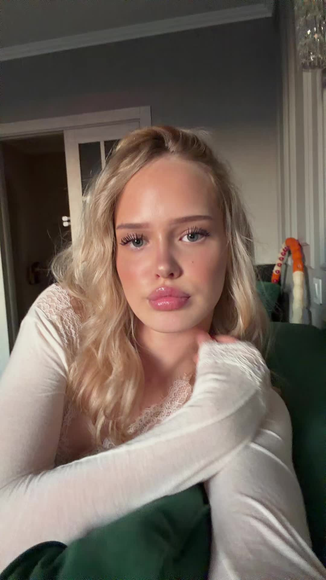@👩🏼