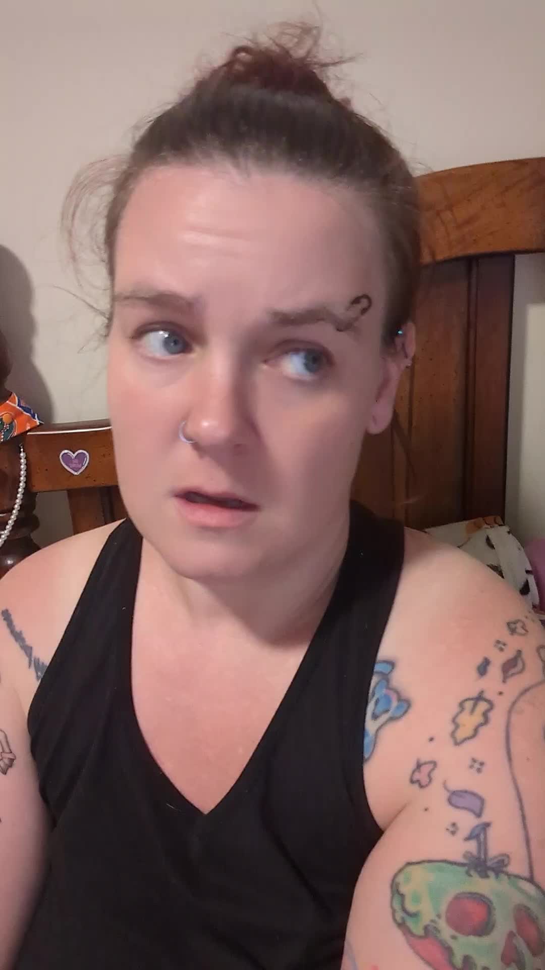 @EmoChickThatsBroken🖤