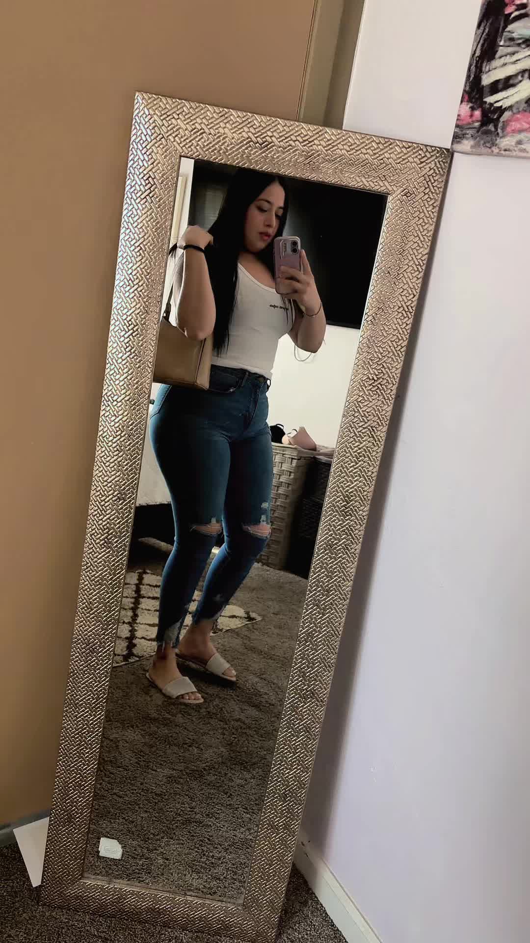 @anabella