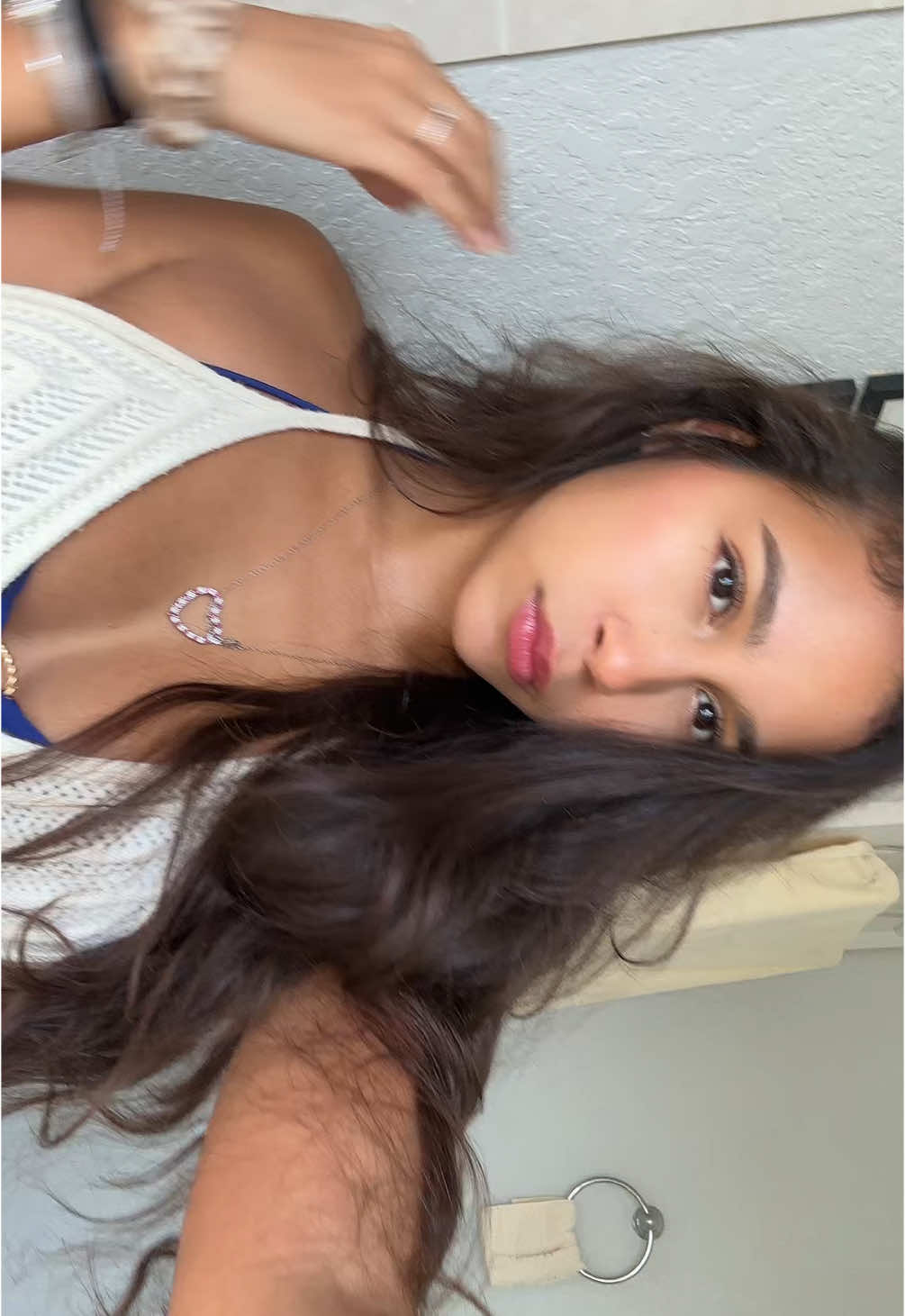 @~