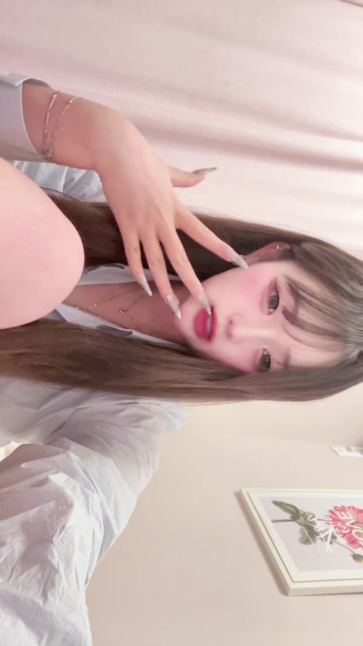 @まな