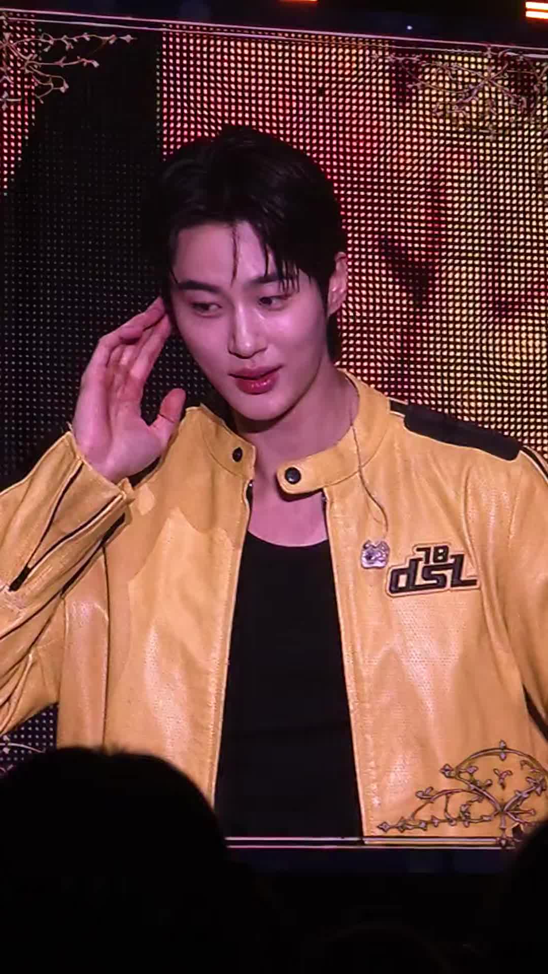 @wooseok