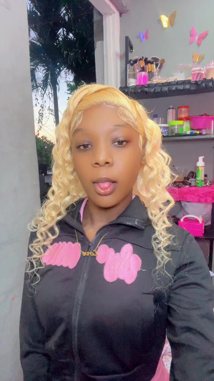 @_shaniek_