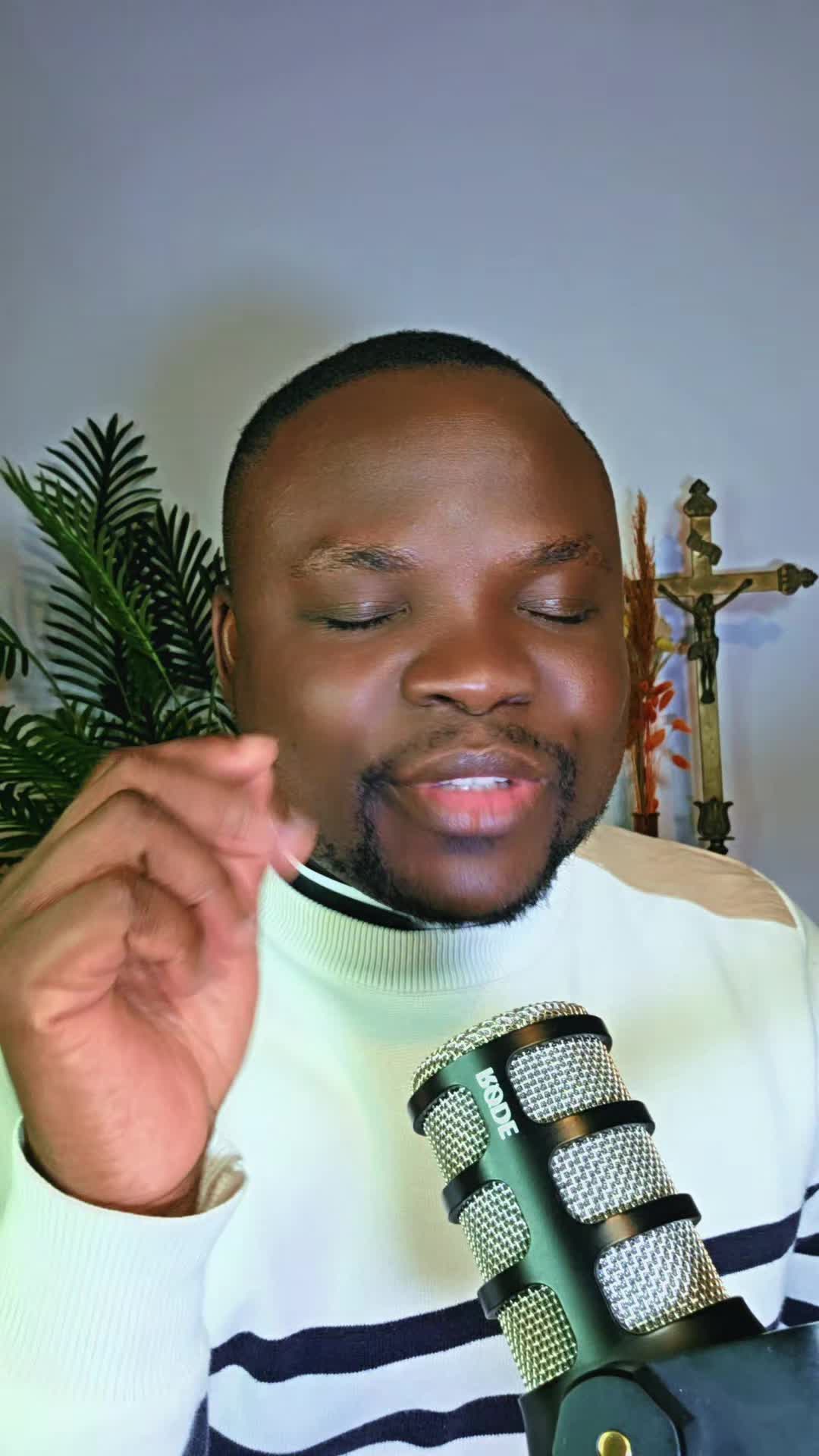 @Padre Précieux 🇨🇵🇻🇦