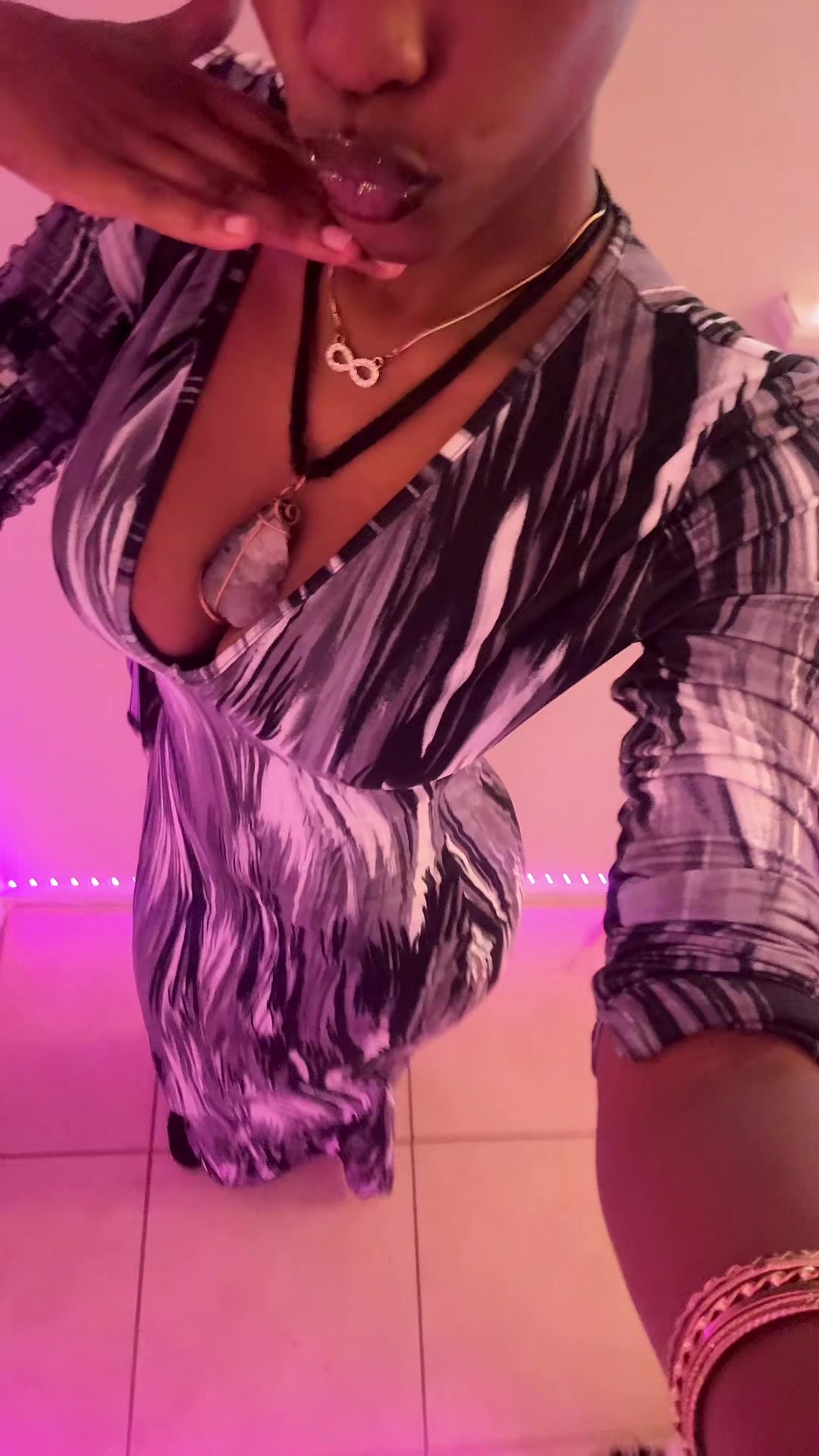 @momolashaa