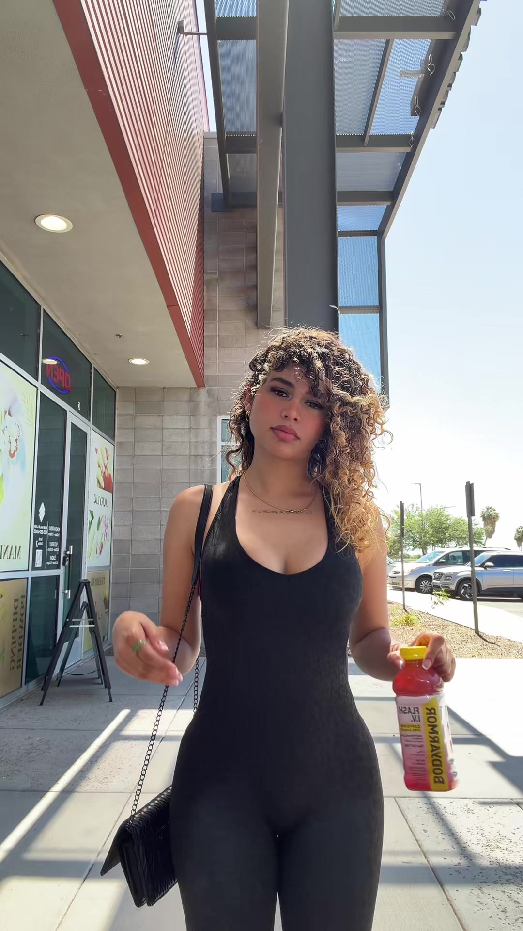 @V I V I K I N