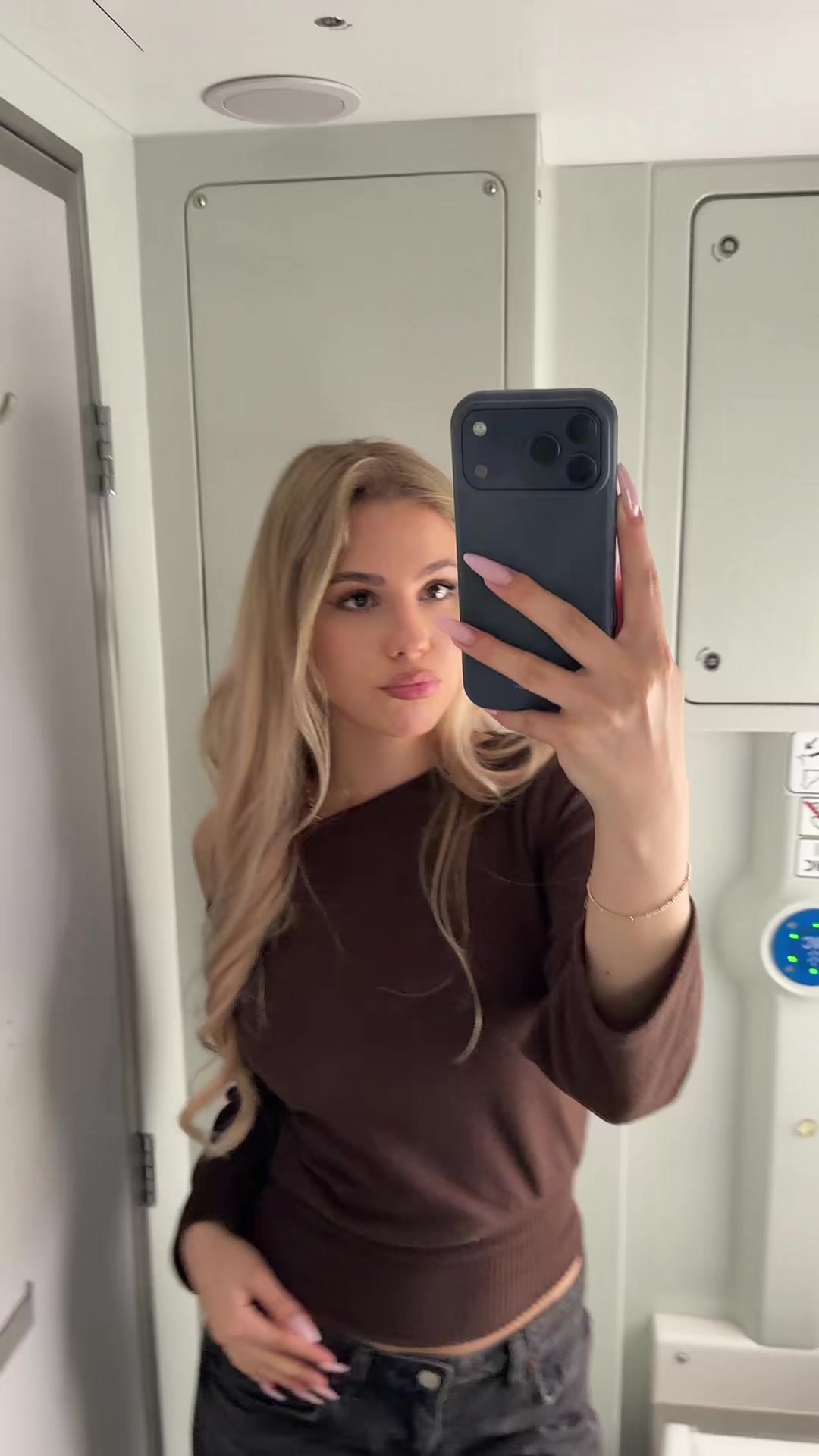 @𝐀𝐥𝐢𝐜𝐞 ❦