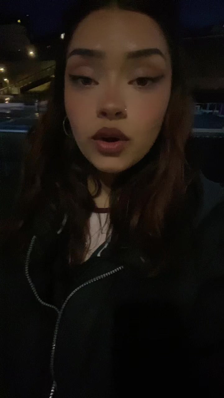 @whosari21