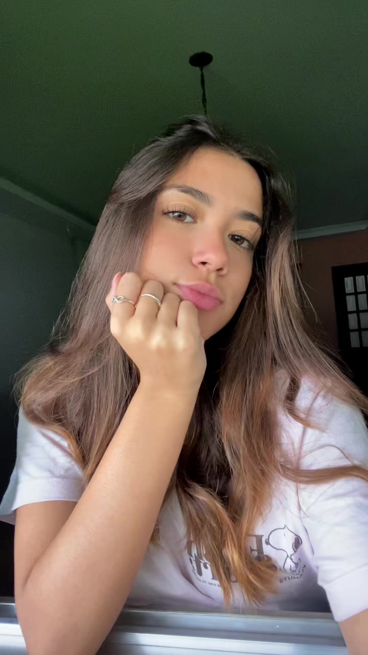 @liviaareiss_