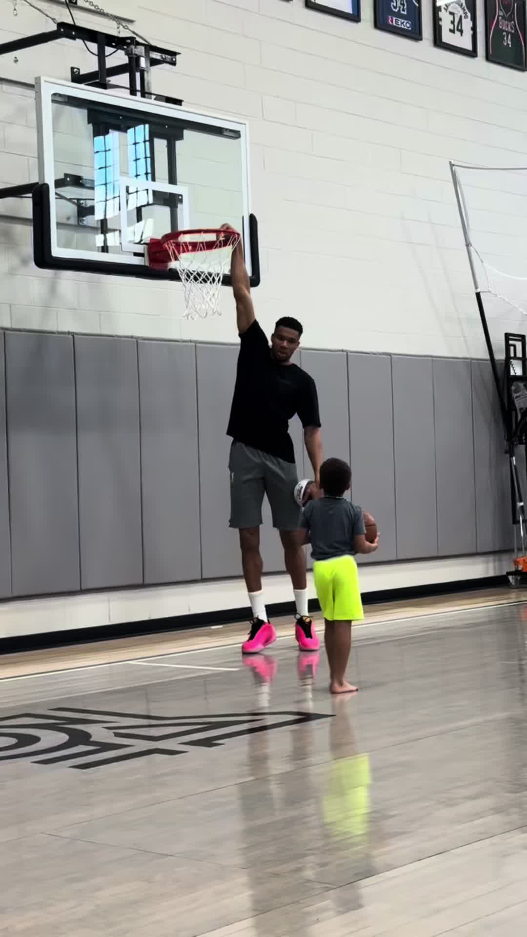 @Giannis Antetokounmpo