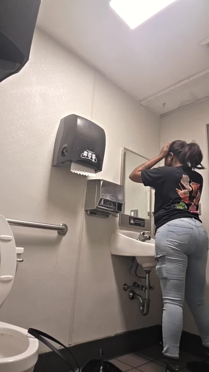 @Tina_wit_da_ass