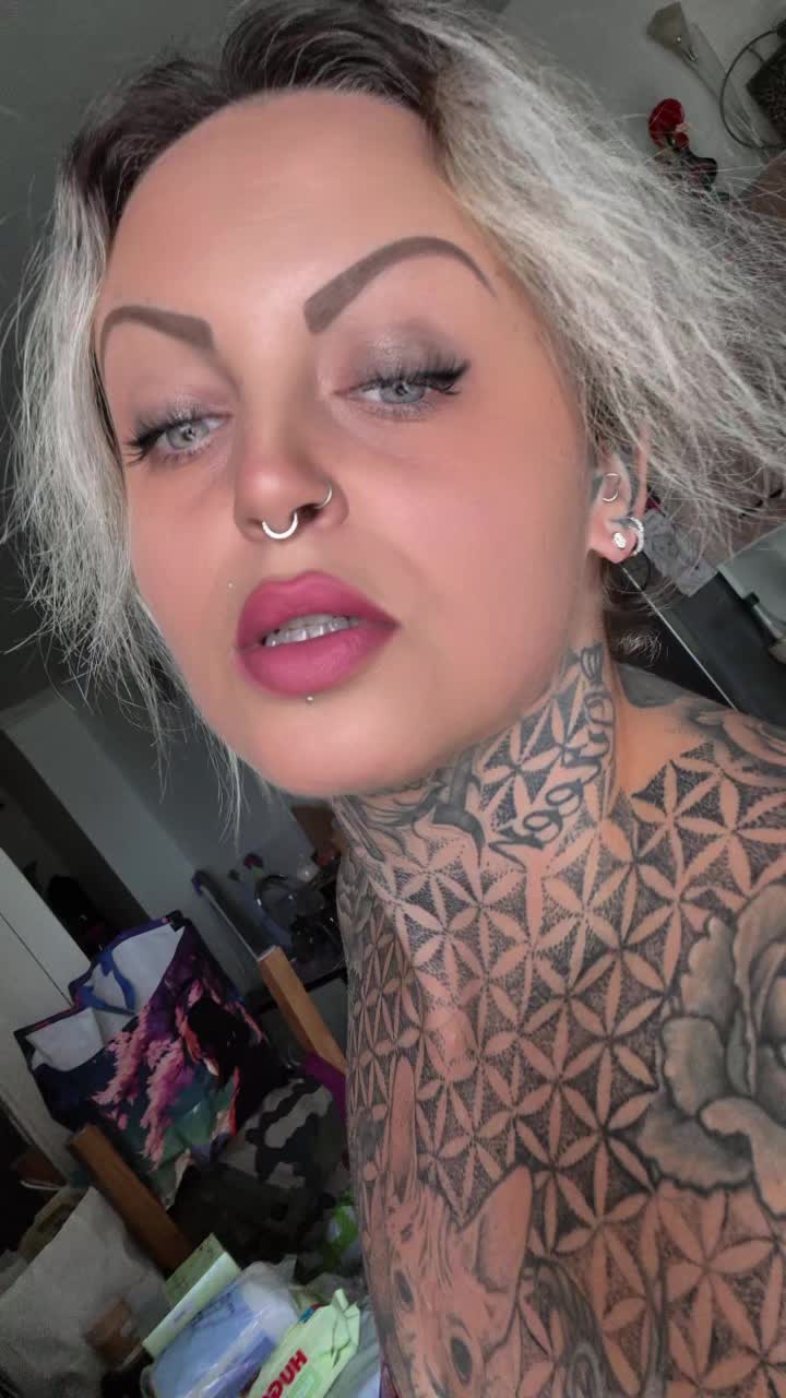 @ᗷᗩᖇᗷIᕮ 👑