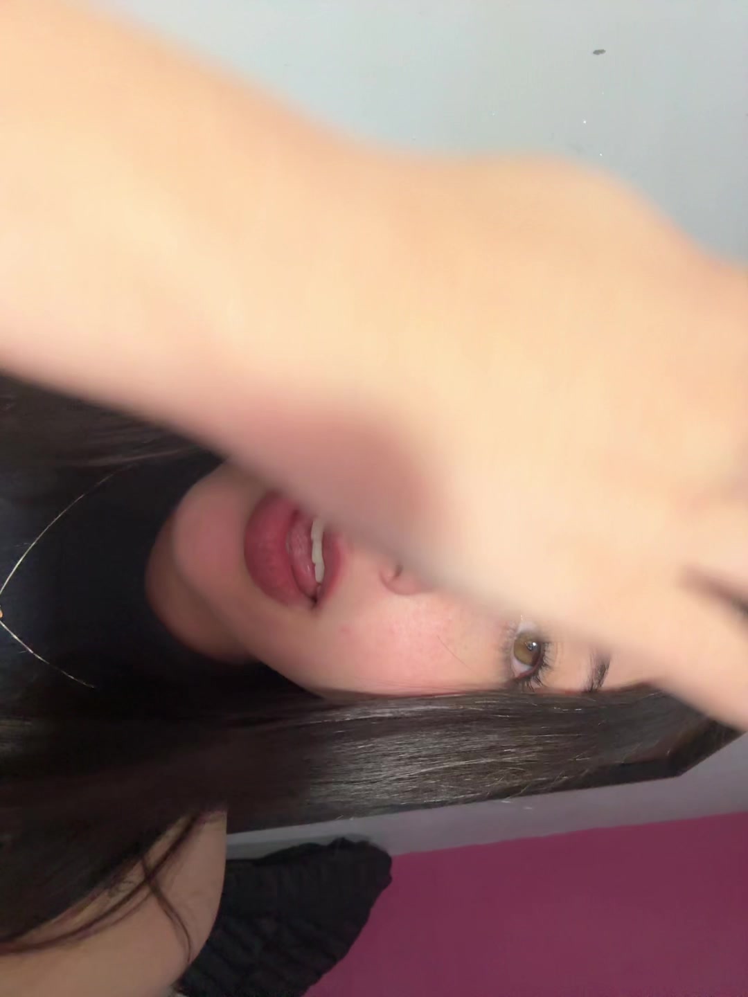@whoisvickyy