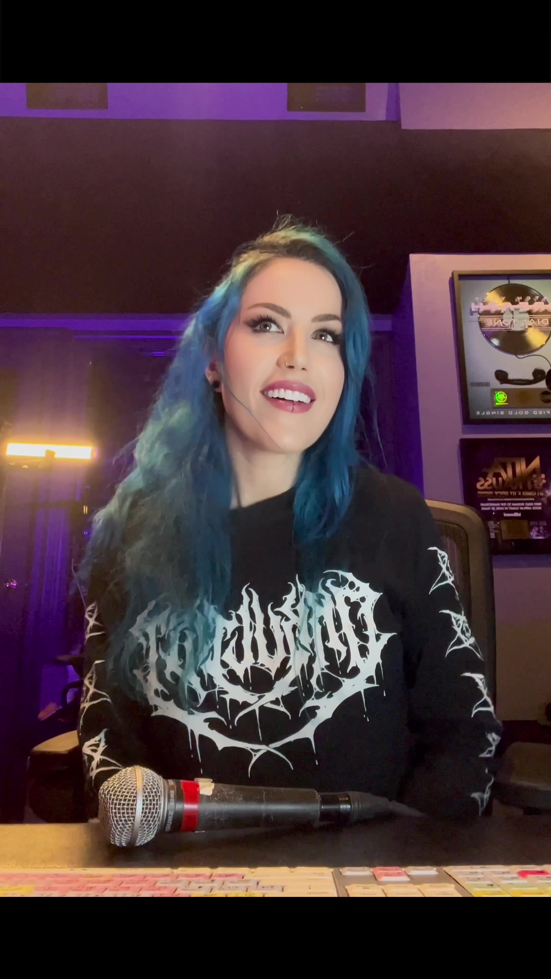 @Alissa White-Gluz