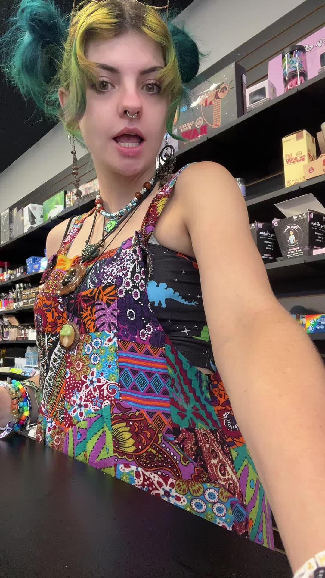 @Smokeshopgirl🍄🪩