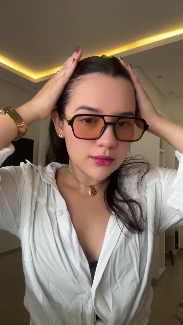 @L&iacute;via Souza