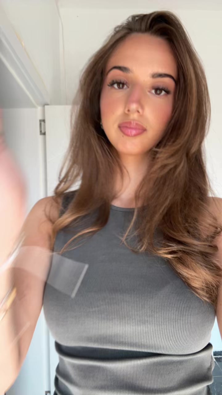 @vjola