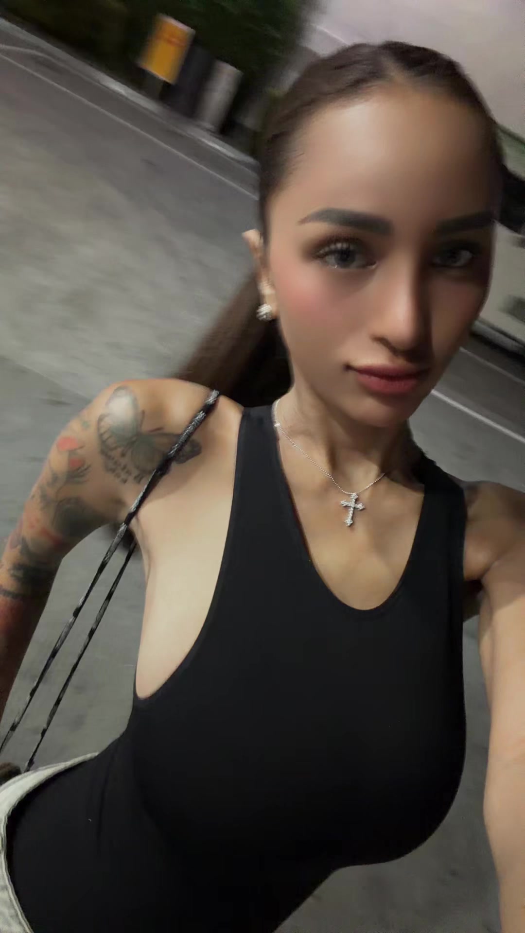 @Hollyhotdog