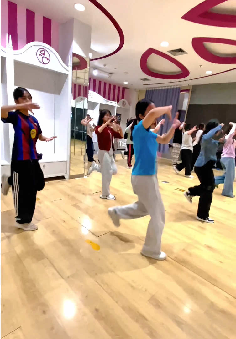 @vay_dance