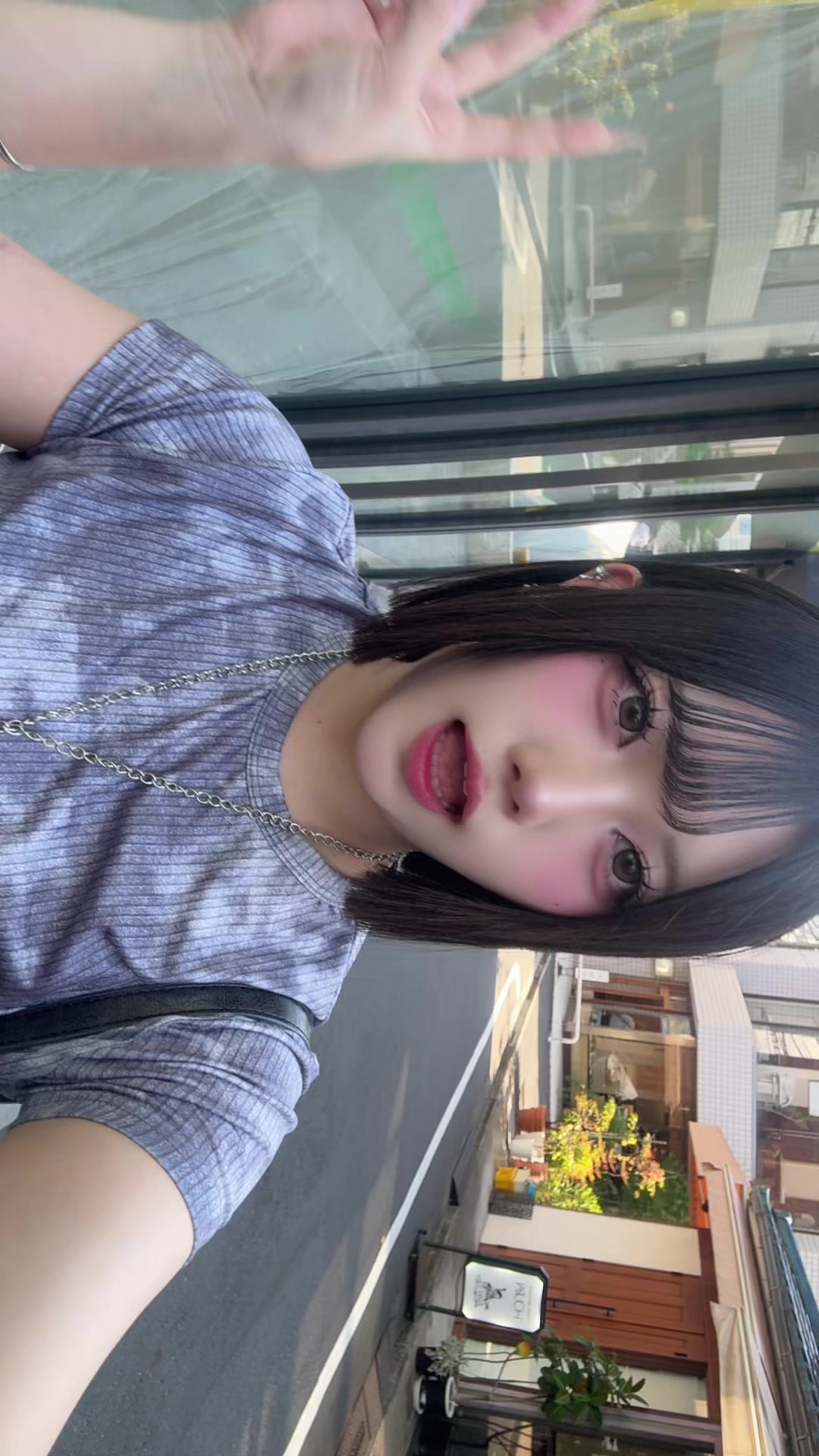 @るな