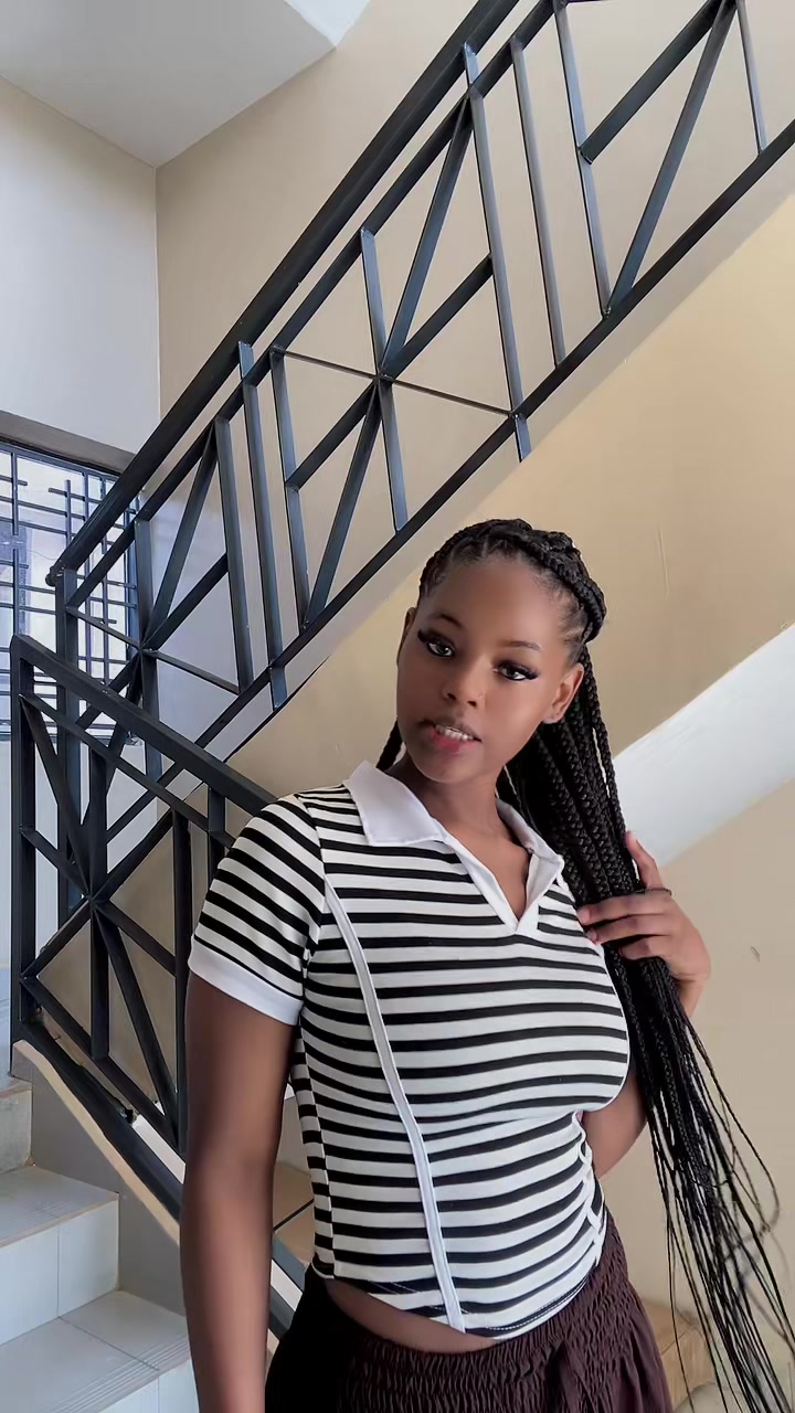 @queen_b_00