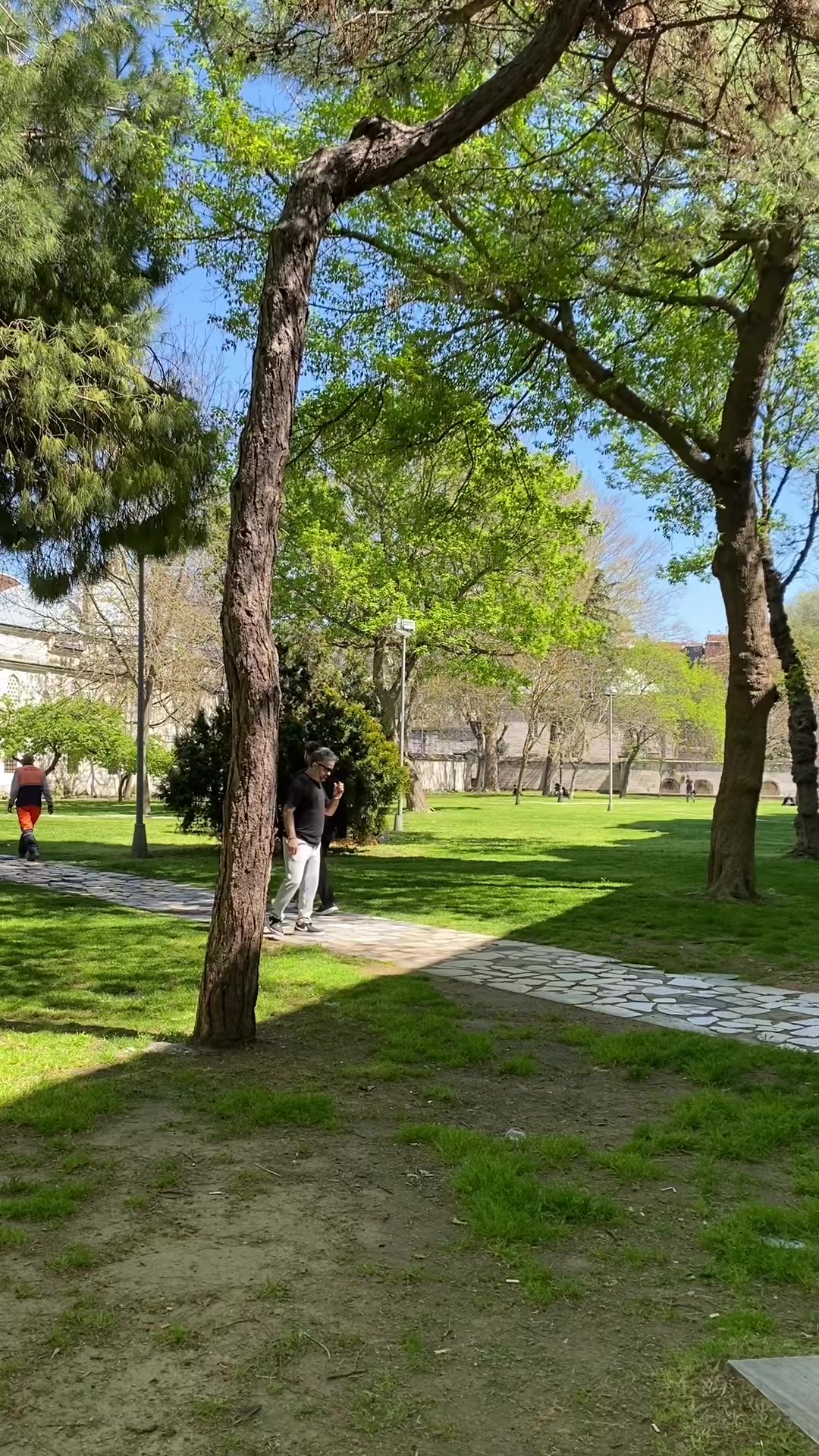 @Tuncer Akg&uuml;l