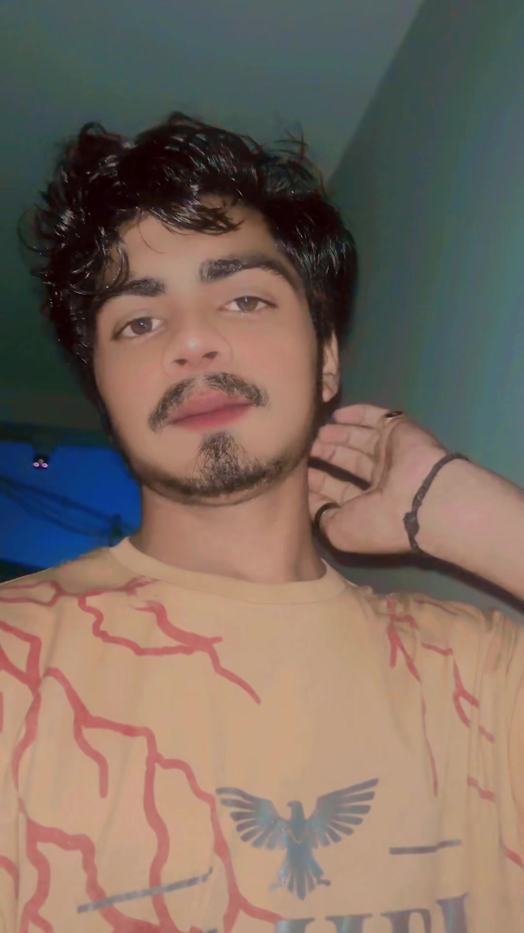 @معصوم پرندہ ظالم شکاری🦜🐦🥷