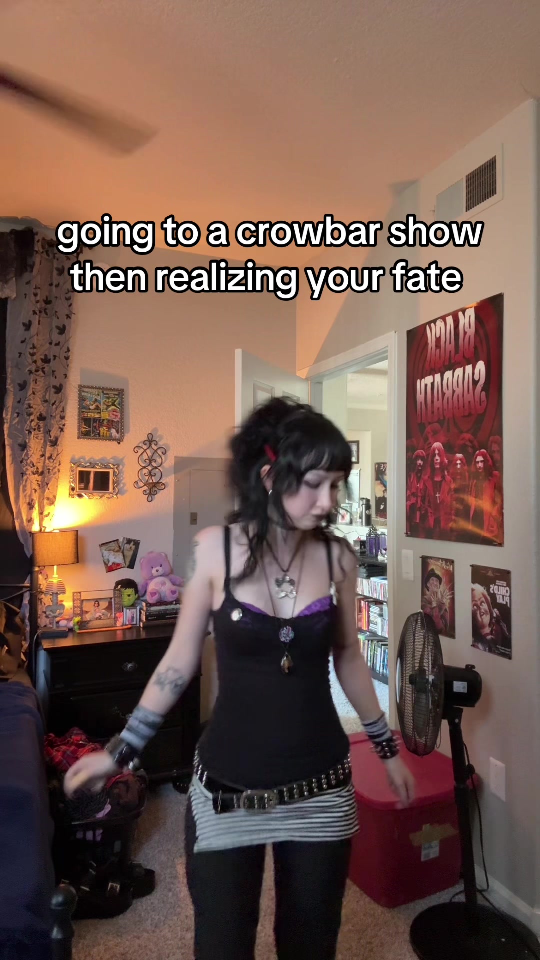@<8