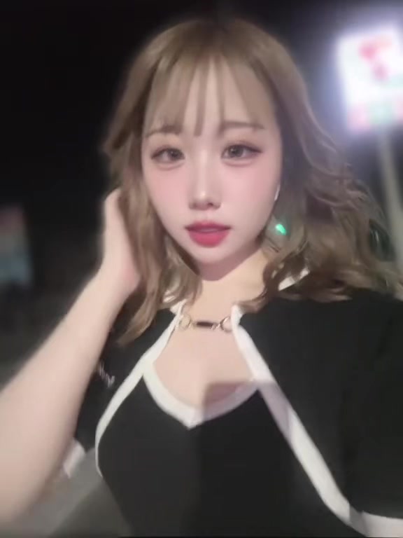 @にこ