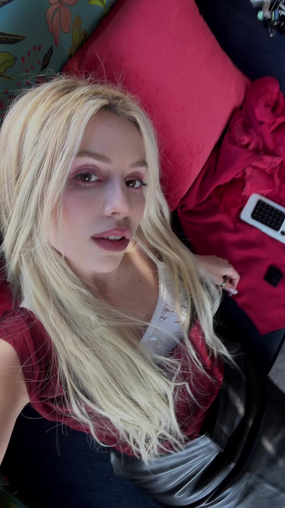 @Ava Max