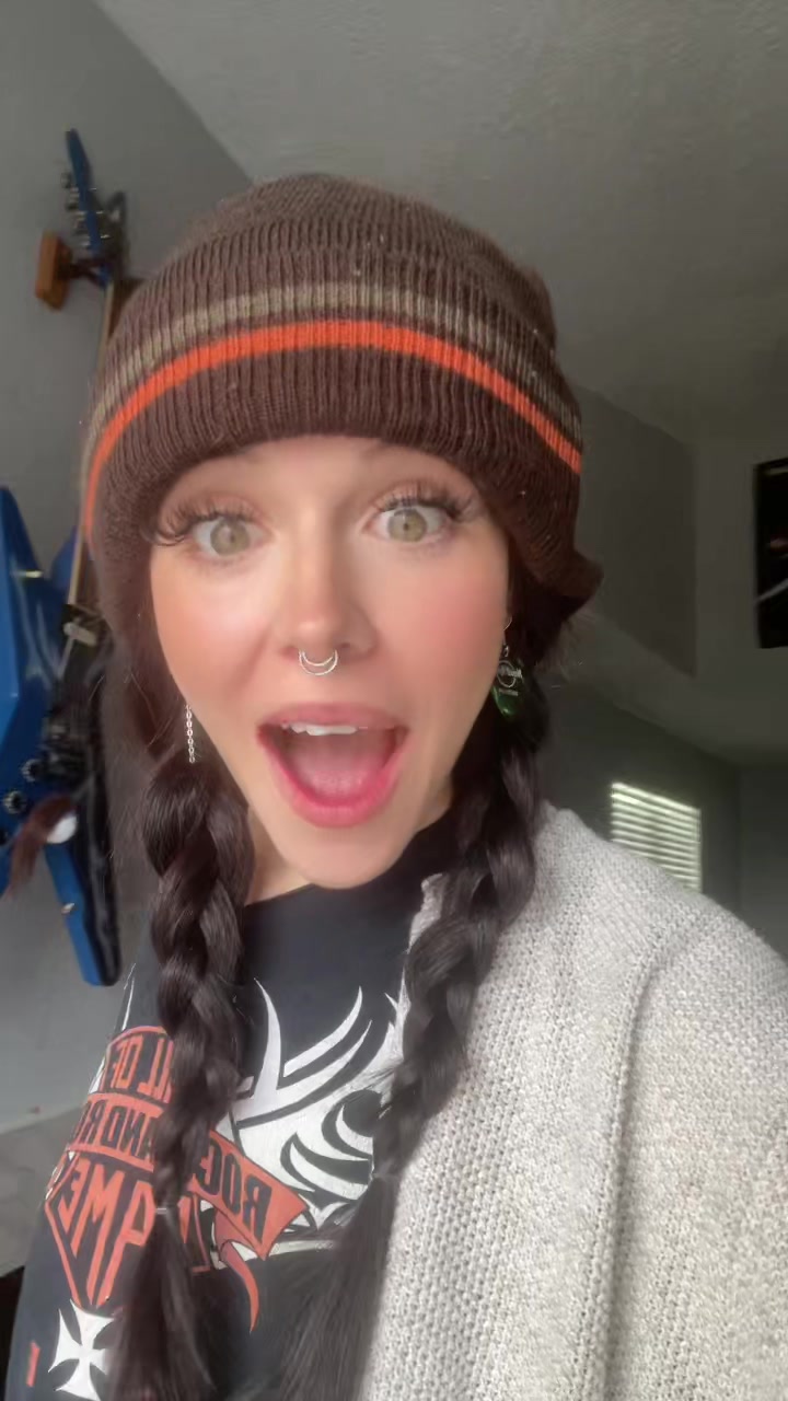 @moodybluu