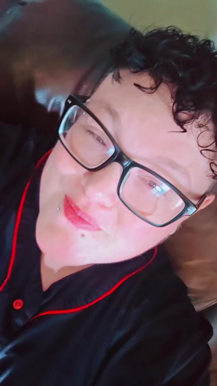 @HerQueenAsh