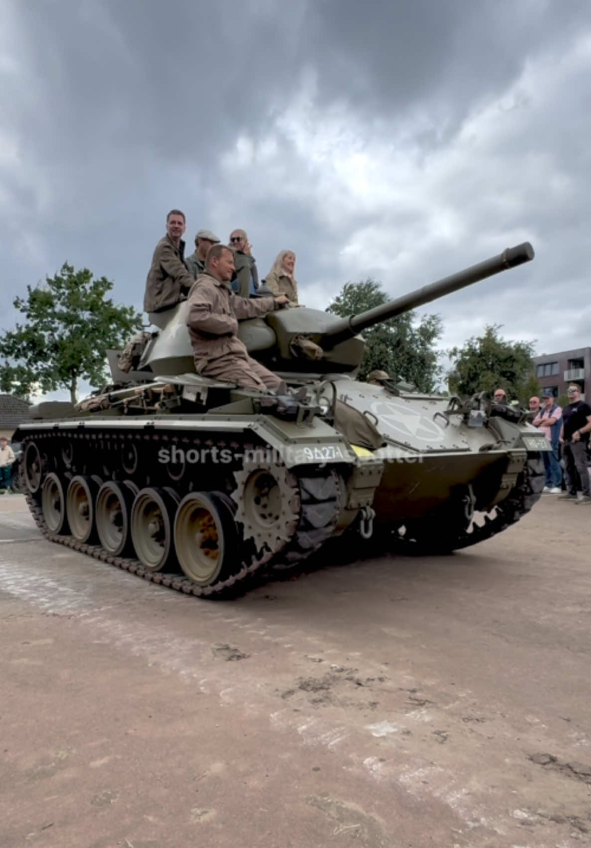 @shorts-military-spotter