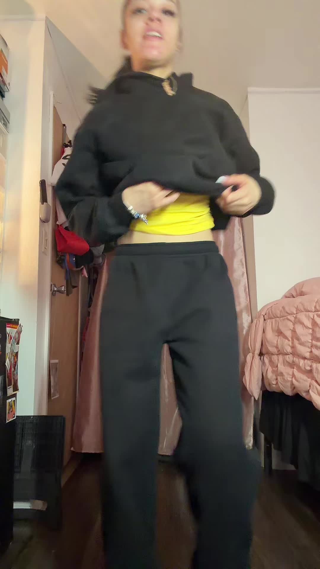 @Yunisseglo_