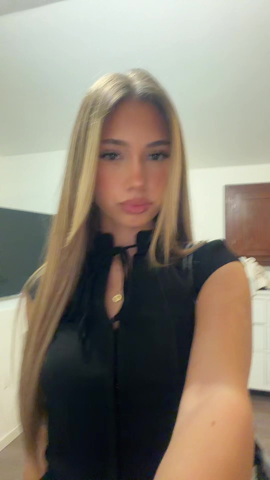 @𝐄𝐋𝐈𝐒𝐀