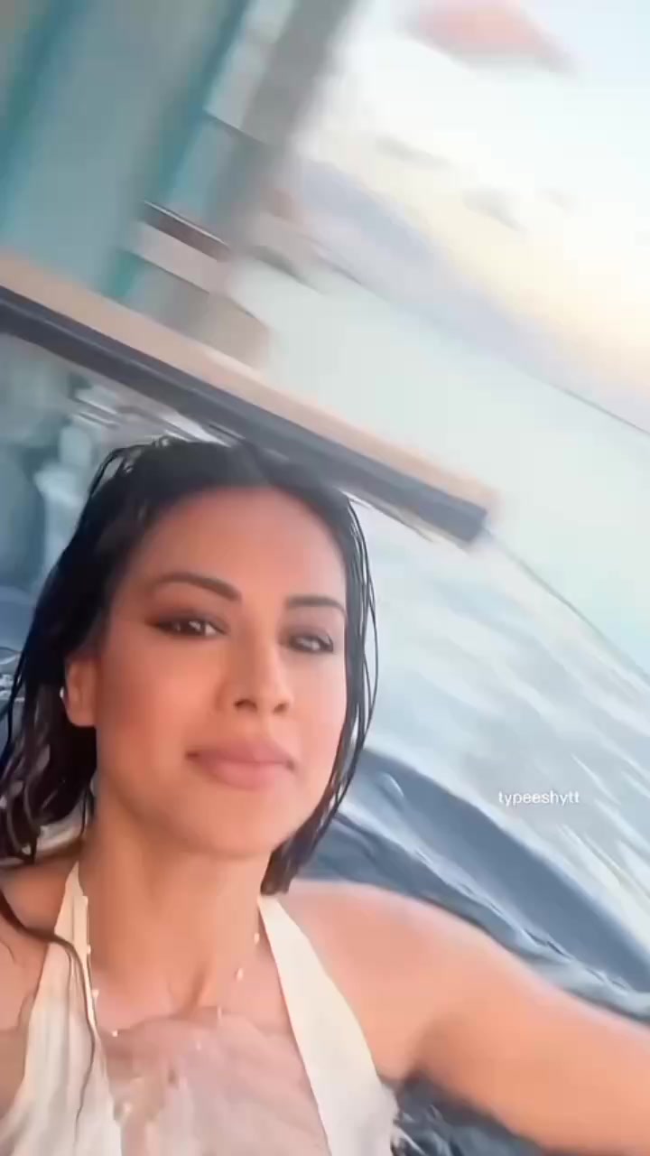@nia Sharma
