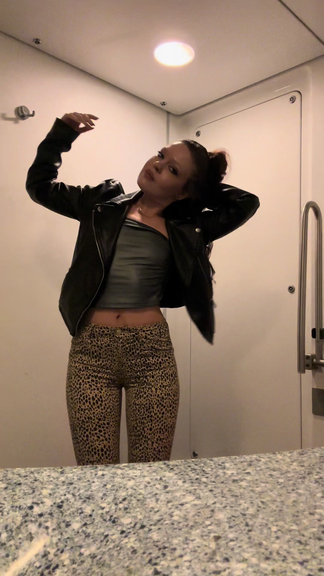 @Vio 🌹🐆