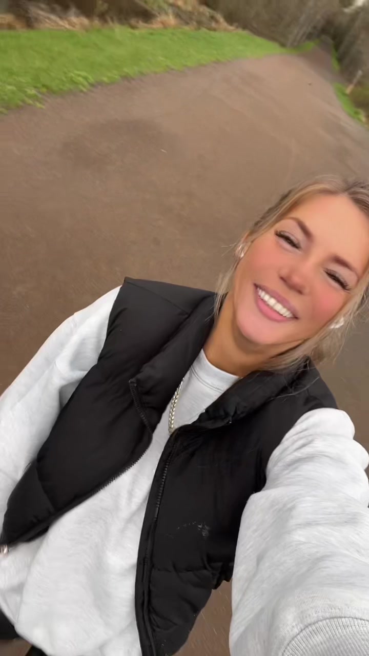 @cryssleb_