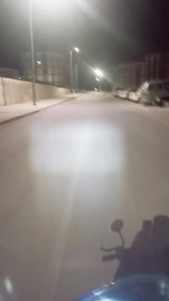@Bir kadın tanıdımAğlıyordu