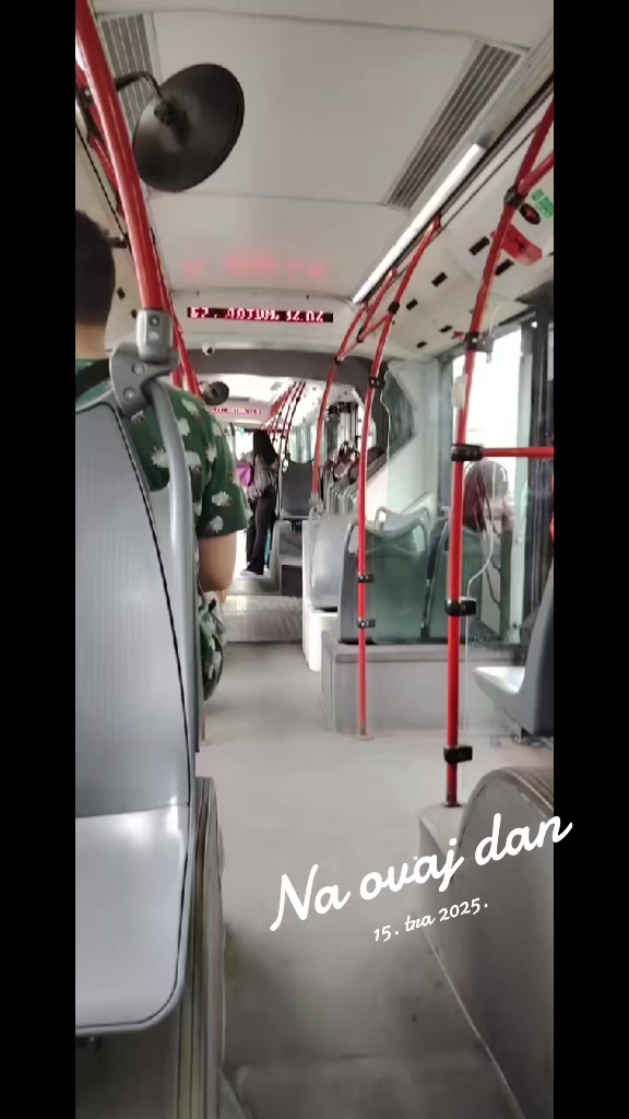 @Autobusi