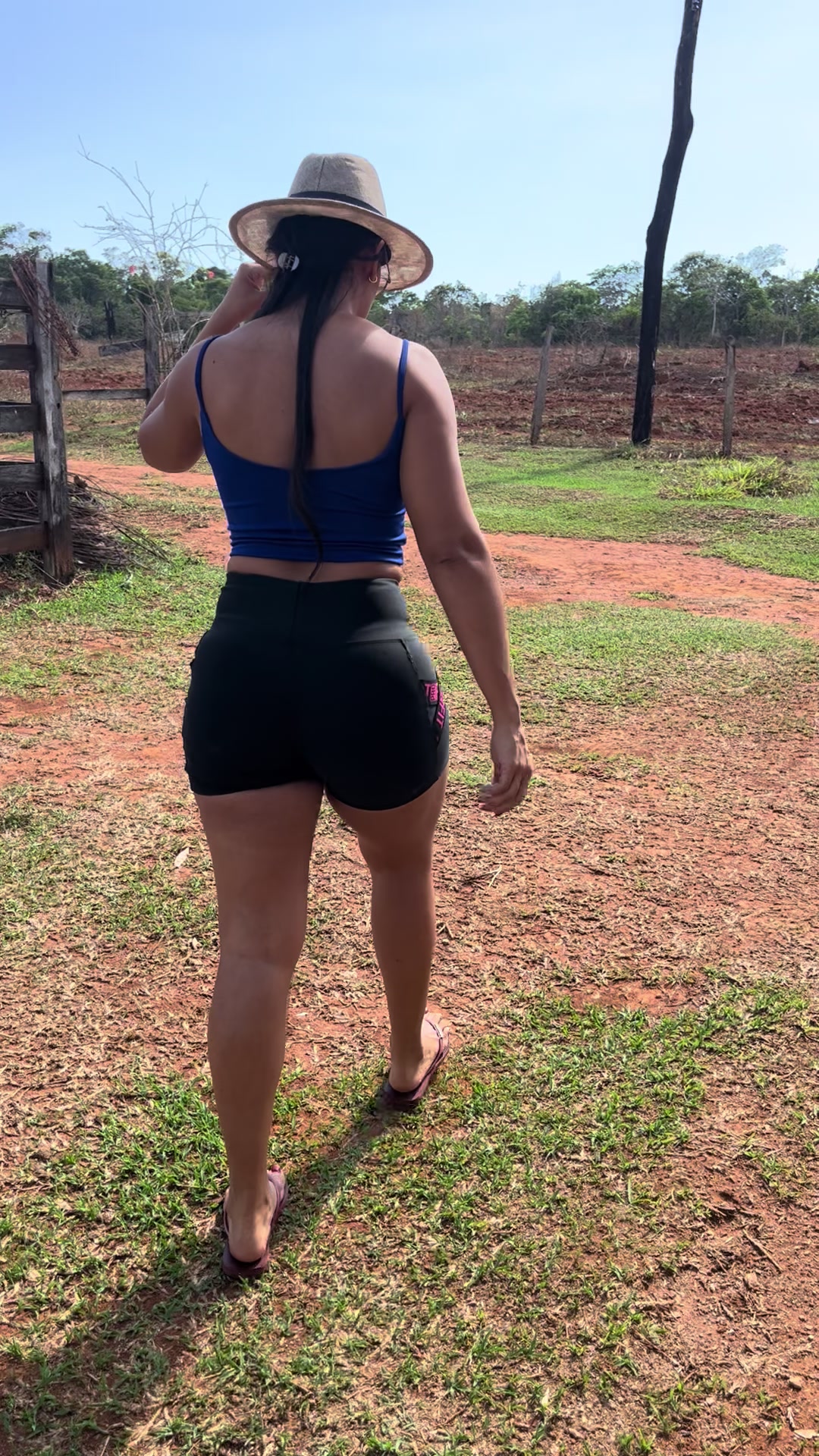 @larissaqueiroz