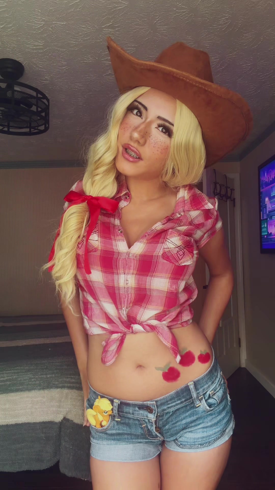 @mel_luvswaifus