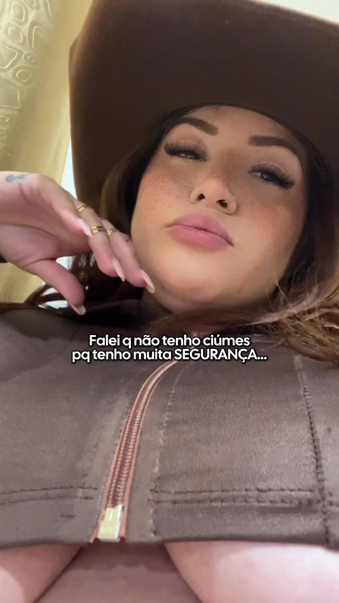 @Tayna Brazutto