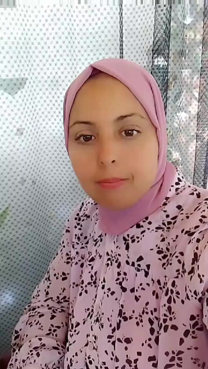 @عايشة حياة وحيدة