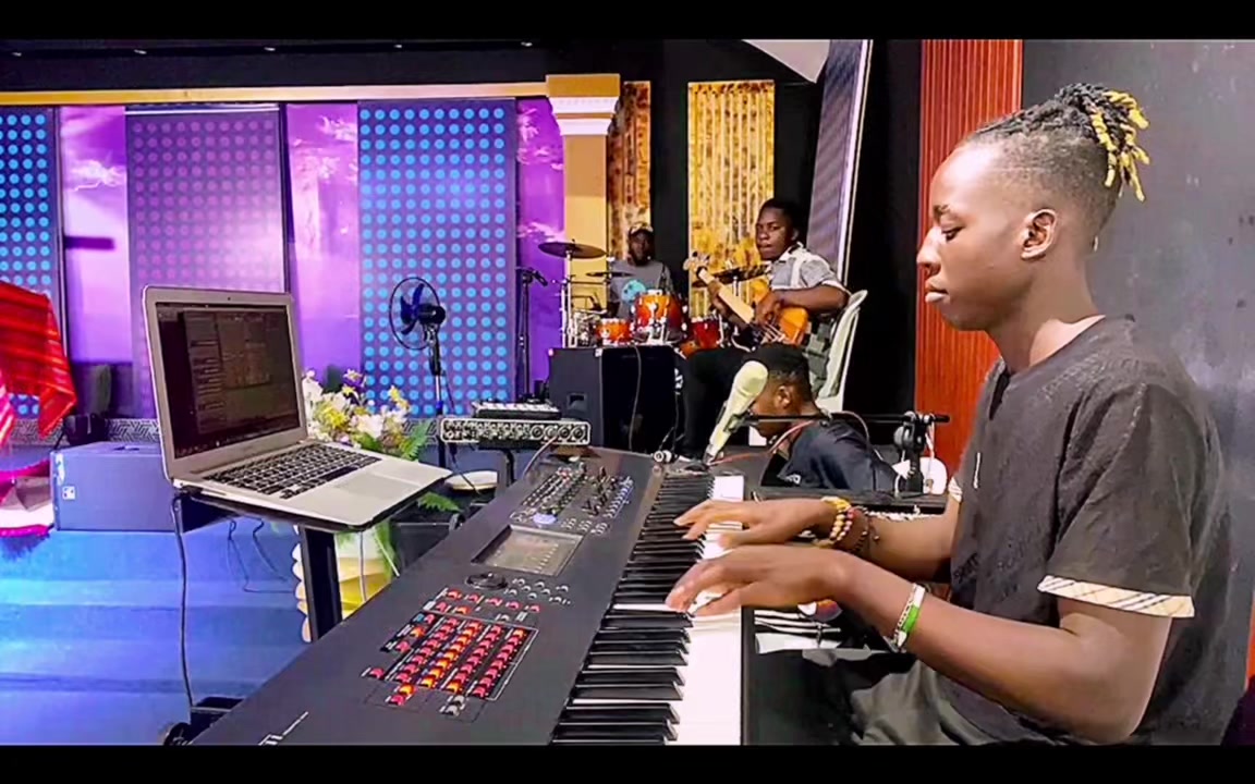 @Boni on the keyz